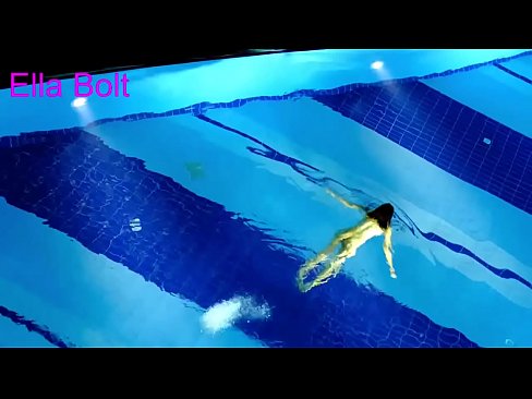❤️ मी पाहणे थांबवू शकत नाही, तरुण गोरा ELLA BOLT रिसॉर्ट पूलमध्ये नग्न पोहताना पकडला गेला ❤️ गुदद्वारासंबंधीचा व्हिडिओ mr.com-fullporner.ru वर  ☑